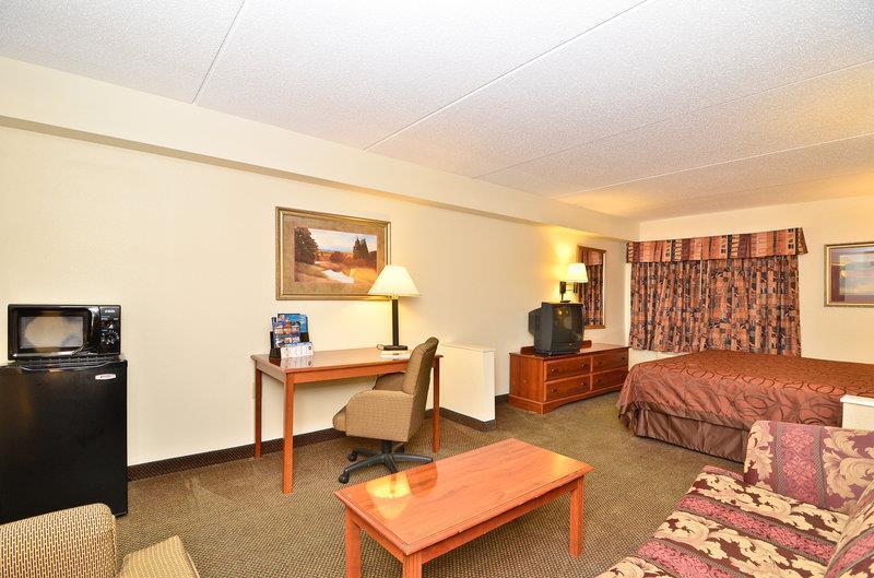 Holiday Inn Express & Suites Raleigh Ne - Medical Ctr Area, An Ihg Hotel Room photo